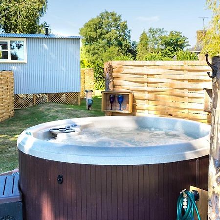 The Hideaway Hut - 1 Bed Shepherds Hut - Hereford Buitenkant foto